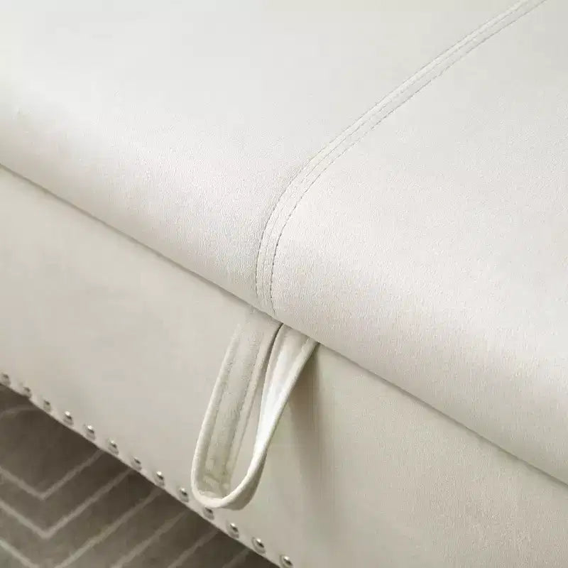 Panchina portaoggetti trapuntata in velluto beige/nero/blu/grigio con finiture borchiate, gambe in legno e cuscino – 1 persona