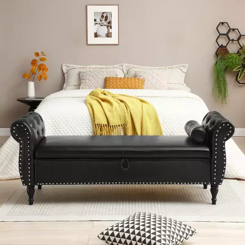 Panchina portaoggetti trapuntata in velluto beige/nero/blu/grigio con finiture borchiate, gambe in legno e cuscino – 1 persona