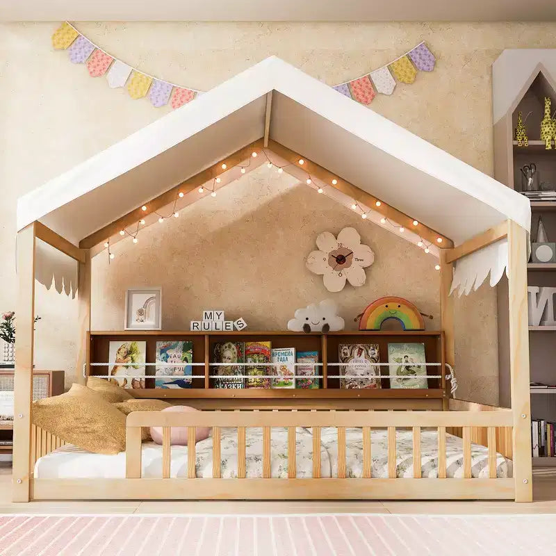 Beige Naturale / Rosa Bianco, Letto a Giorno a Pavimento a Forma di Casa con Recinzione e Ripiani, 1 Persona, Misura Matrimoniale