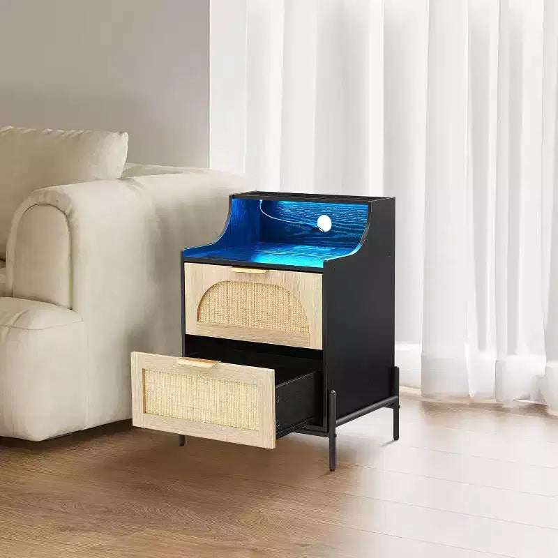 Comodino in Rattan Nero con 2 Cassetti, Prese e USB, Illuminazione RGB, 1 Posto