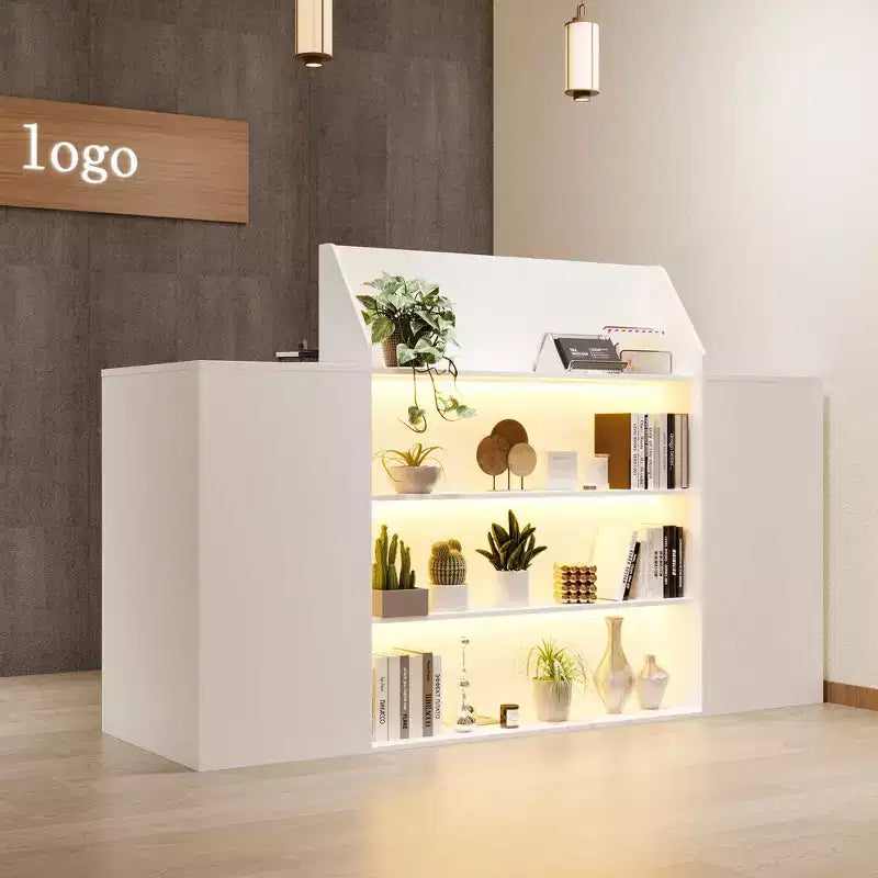 Bancone reception/cassa bianco con ripiani illuminati a LED, vano contenitore con serratura e ripiano estraibile per tastiera – Postazione singola