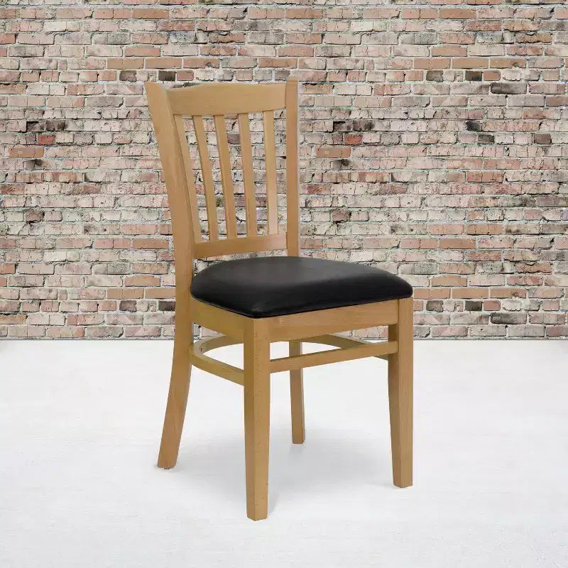 Sedia con schienale a doghe verticali, struttura in legno, seduta in vinile/legno, 1 posto