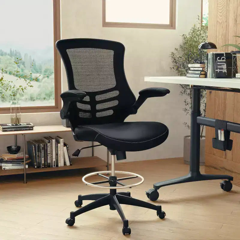 Sedia ergonomica da disegno con schienale medio in rete/Leathersoft, anello poggiapiedi e braccioli ribaltabili, Nero/Blu/Grigio/Rosso/Bianco, 1 posto