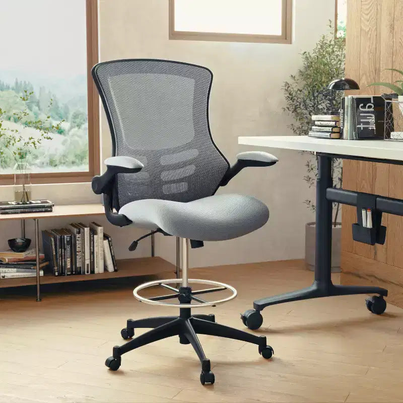 Sedia ergonomica da disegno con schienale medio in rete/Leathersoft, anello poggiapiedi e braccioli ribaltabili, Nero/Blu/Grigio/Rosso/Bianco, 1 posto